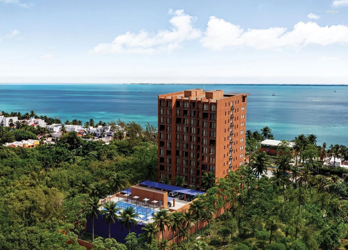 Torre Mistral frente al mar Caribe